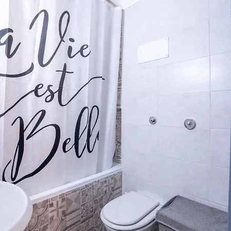 Maneki Artieri Lägenhet *